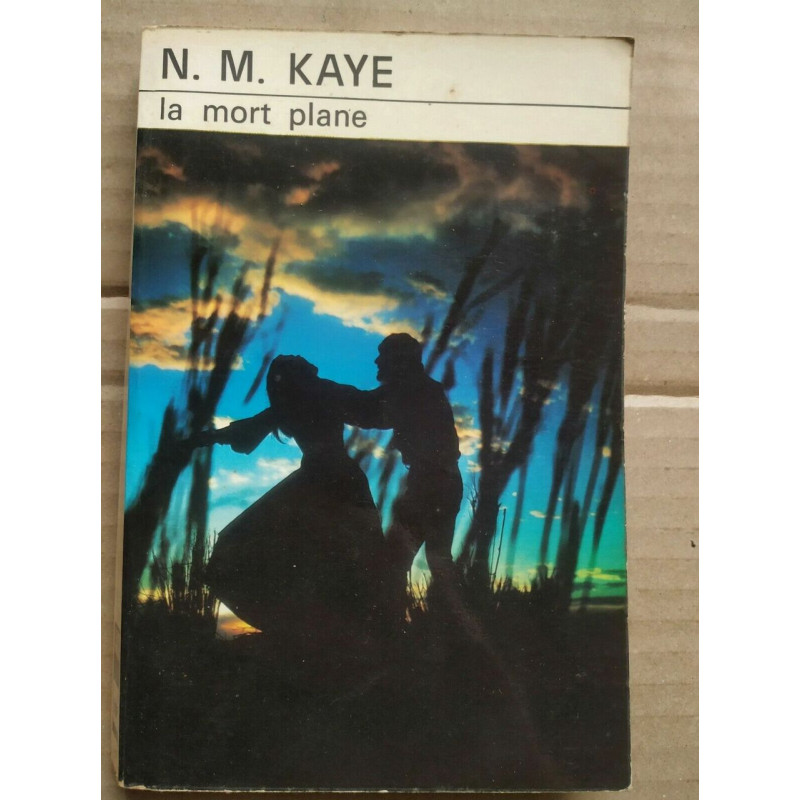 n m Kaye La morte plane Le club des masques