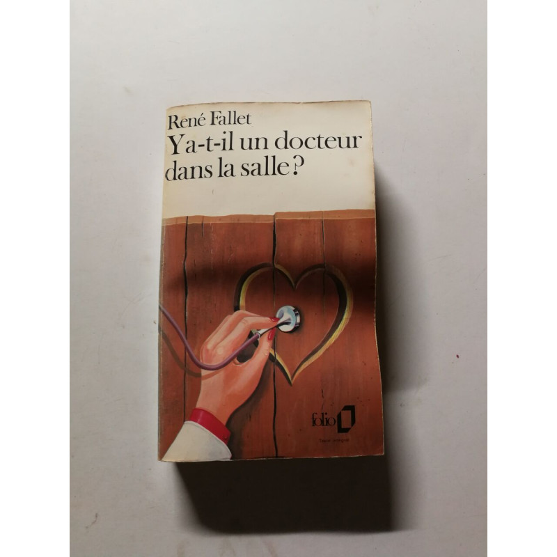 Ya-t-il un docteur dans la salle
