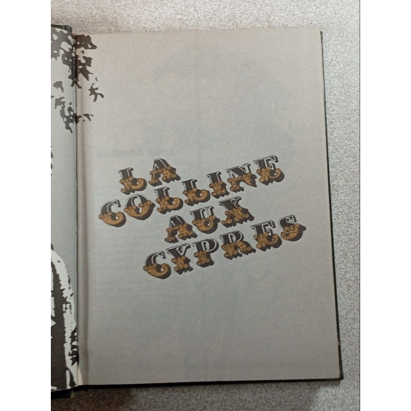 La Colline aux cyprès