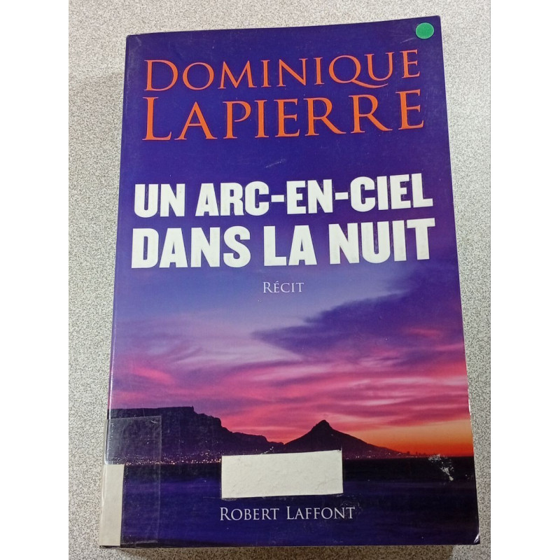 Un arc-en-ciel dans la nuit