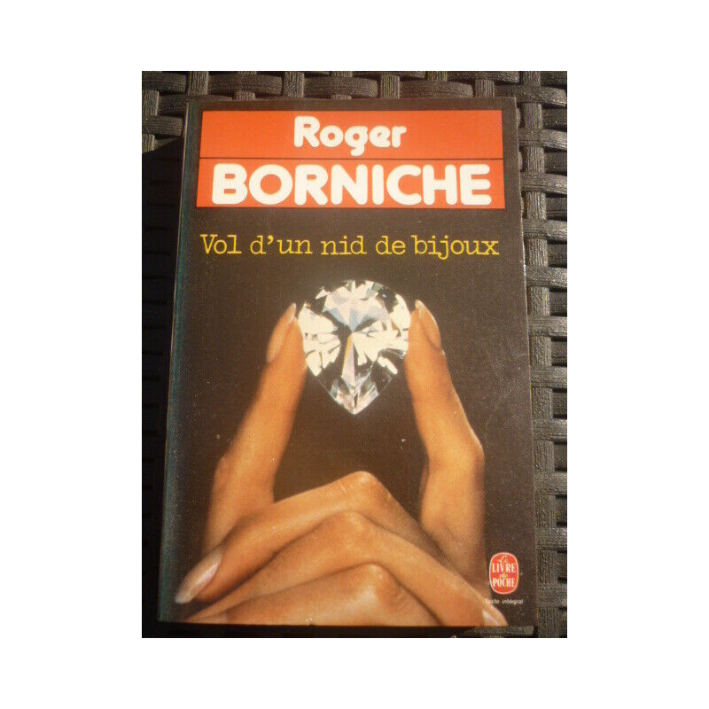 Vol d'un nid de bijoux le livre de poche
