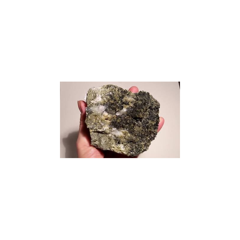 Quartz sur epidote imilchil EP3 828 grammes 100mm96mm