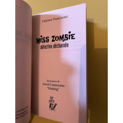 Miss zombie Detective décharnée Lire c'est partir