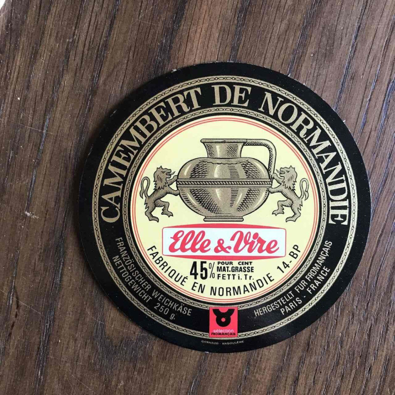 Camembert de normandie elle et vire