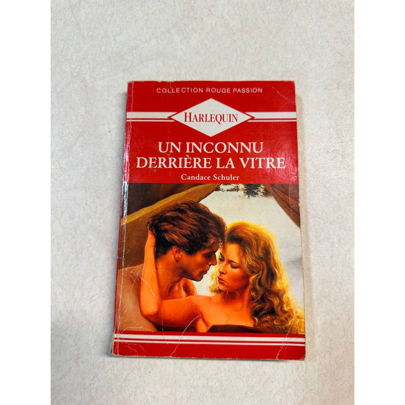 Un inconnu derrière la vitre