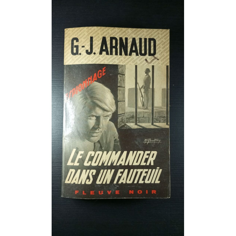 Le commander dans un fauteuil