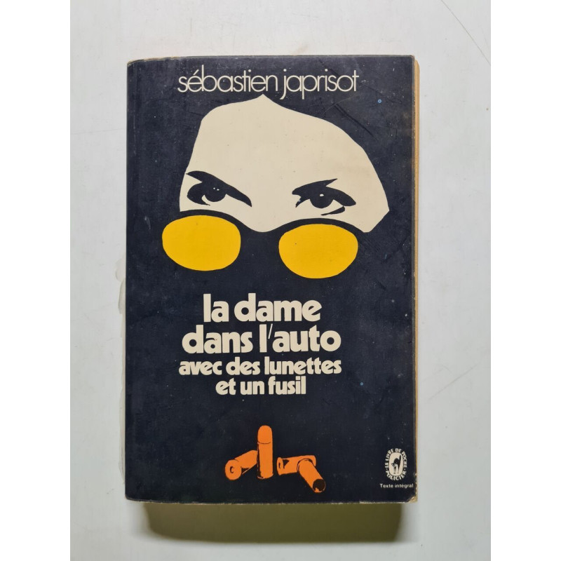 La dame dans l'auto avec des lunettes et un fusil - 1966