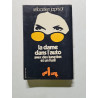 La dame dans l'auto avec des lunettes et un fusil - 1966