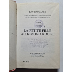 La petite fille au kimono rouge