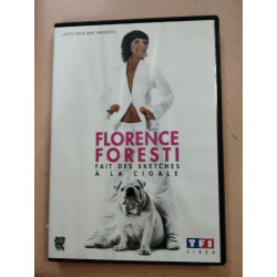 Florence Foresti fait des sketches à la Cigale