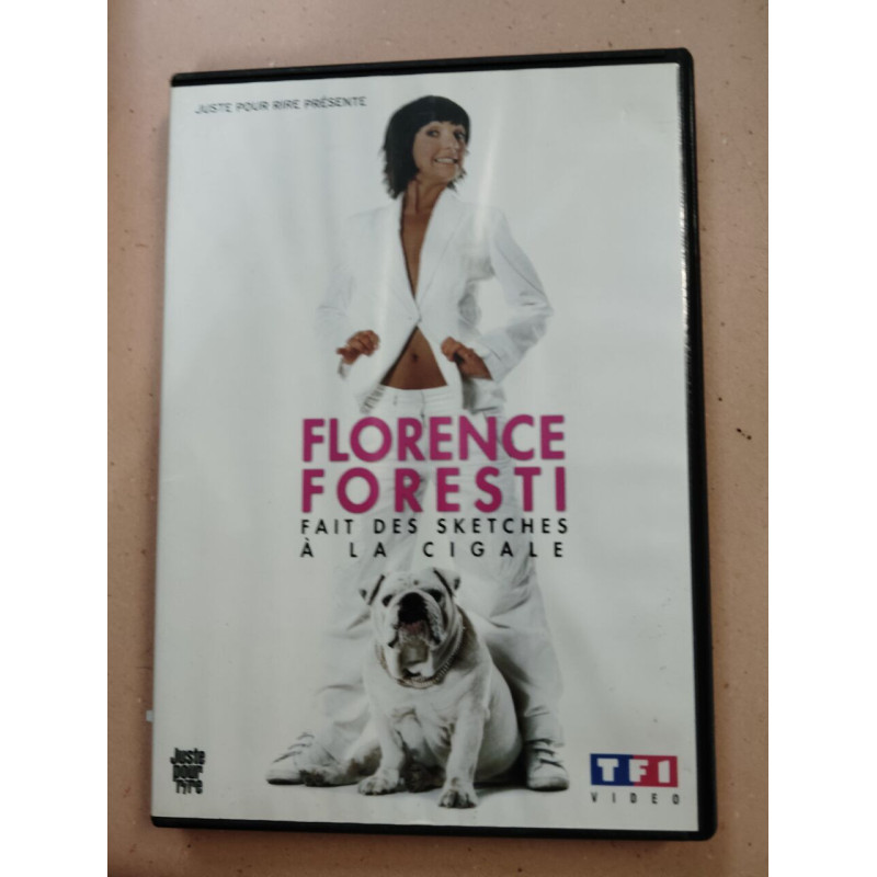 Florence Foresti fait des sketches à la Cigale