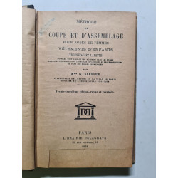 Méthode de coupe et d'assemblage pour robes de femmes