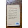 La petite fille dans le placard
