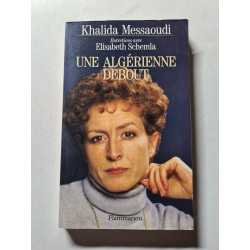 Une Algérienne debout