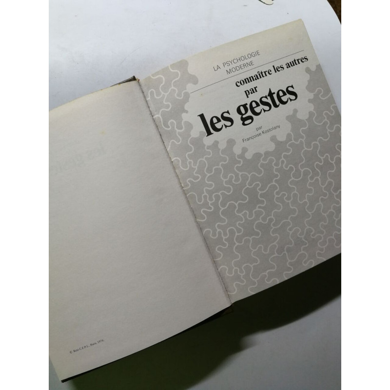 Connaître les autres par les gestes