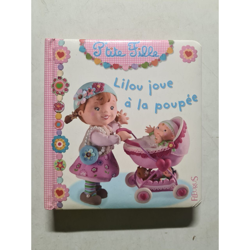 Petite Fille: Lilou joue à la poupée
