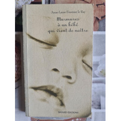 Murmures à un bébé qui vient de naître