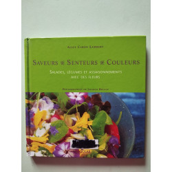 Salades Legumes Et Assaisonnements Avec Des Fleurs