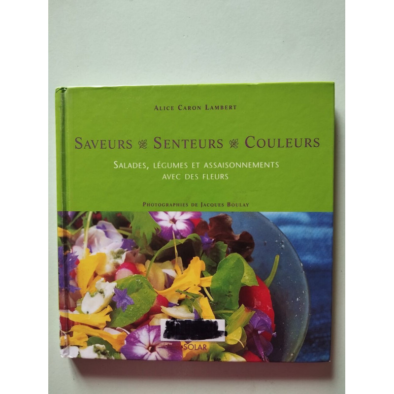 Salades Legumes Et Assaisonnements Avec Des Fleurs