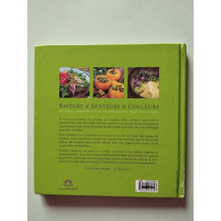 Salades Legumes Et Assaisonnements Avec Des Fleurs