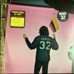 Vance 32