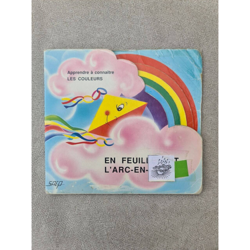 Apprendre à connaître les couleurs en feuillet l'arc-en-ciel