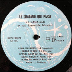 Le Chaland Qui Passe