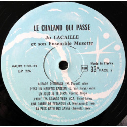 Le Chaland Qui Passe