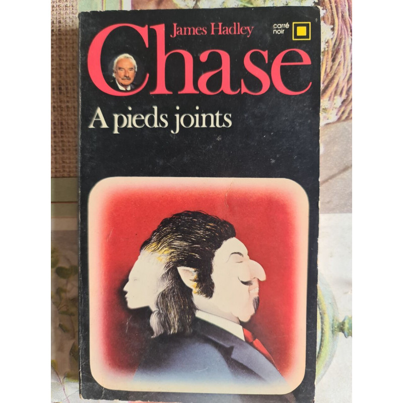 A pieds joints