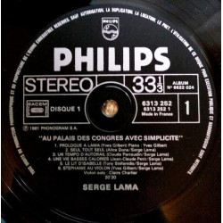 Au Palais Des Congres Avec Simplicité