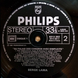 Au Palais Des Congres Avec Simplicité