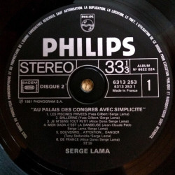 Au Palais Des Congres Avec Simplicité