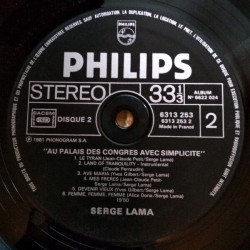 Au Palais Des Congres Avec Simplicité