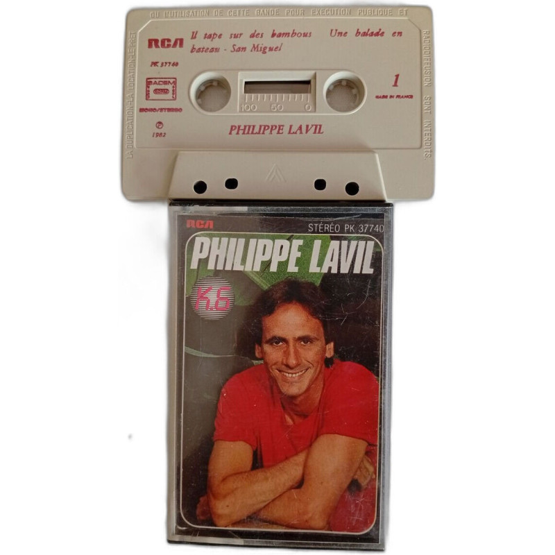 Il tape sur des bambous Une balade en bateau - San Miguel