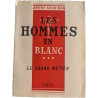 Les hommes en blanc