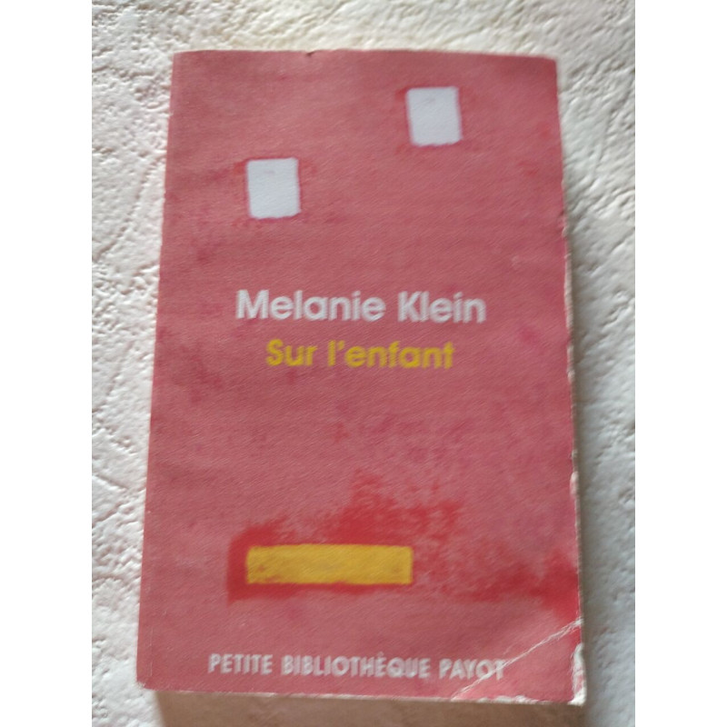 Sur l'enfant