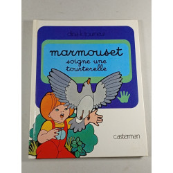Marmouset soigne une tourterelle
