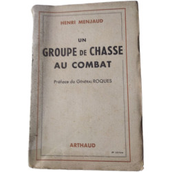 Un groupe de chasse au combat