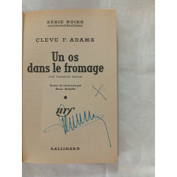 Un os dans le fromage