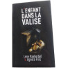L'enfant dans la valise