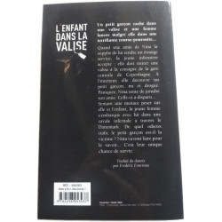 L'enfant dans la valise