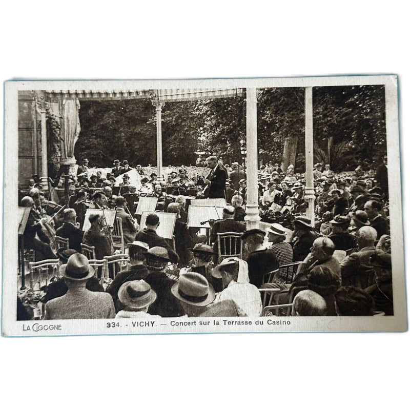 334 Vichy Concert sur la Terrasse du Casino